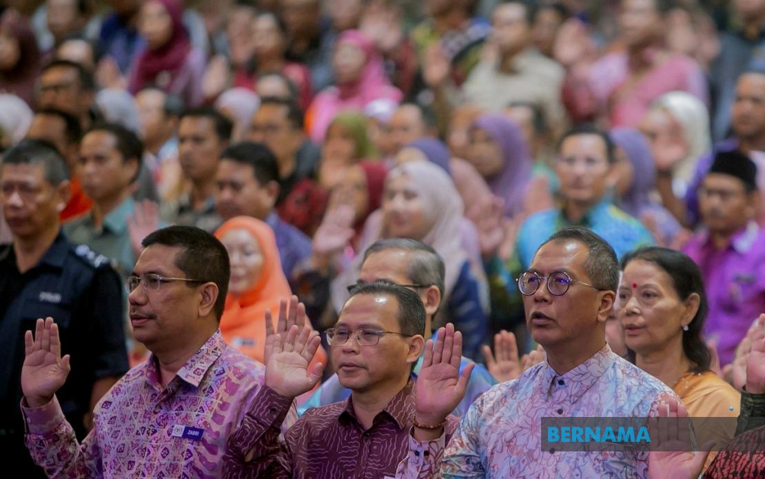Civil Service Excellence Vital for Malaysia's Development, Says PM Anwar