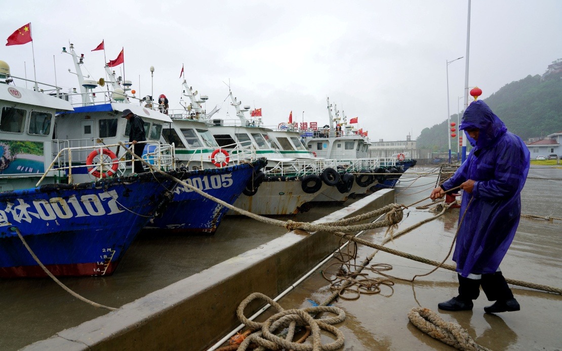 Zhejiang Escalates Typhoon Alert as Dolphin Approaches Eastern China Coast