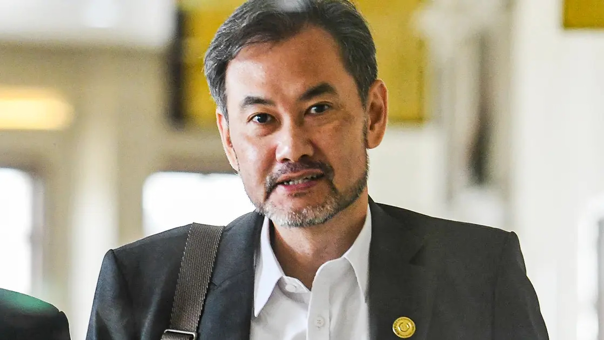 Former 1MDB Chief Denies Granting Jho Low Prime Ministerial Status
