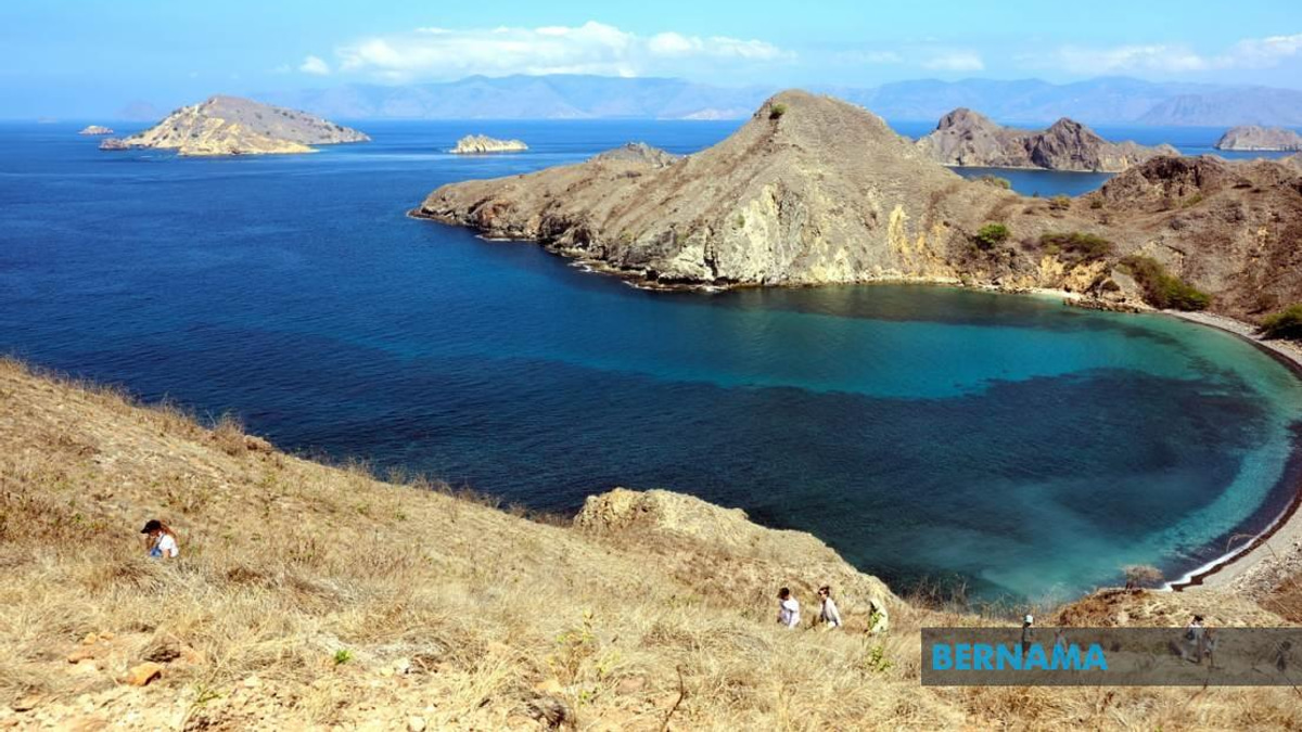 Southeast Asia in Motion: Indonesia Holds Firm on Markets, Philippines Gains Tourism Ground, Singapore Bolsters Maritime Security