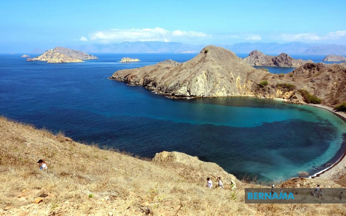 Southeast Asia in Motion: Indonesia Holds Firm on Markets, Philippines Gains Tourism Ground, Singapore Bolsters Maritime Security
