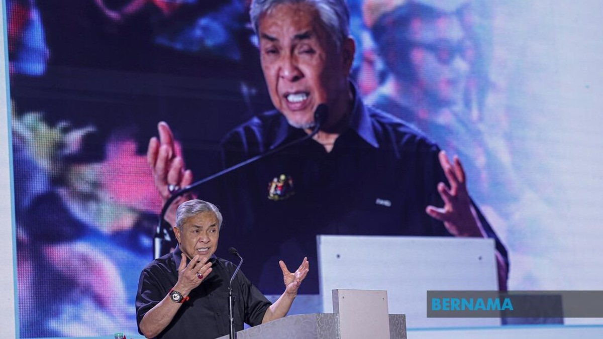 Ahmad Zahid Orders KEMAS To Convert All Key Posts To Permanent Positions