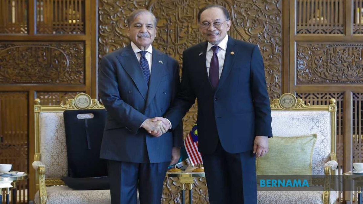 Pakistani PM Shehbaz Sharif Extends Wishes to Anwar Ibrahim for Medical Procedure Recovery