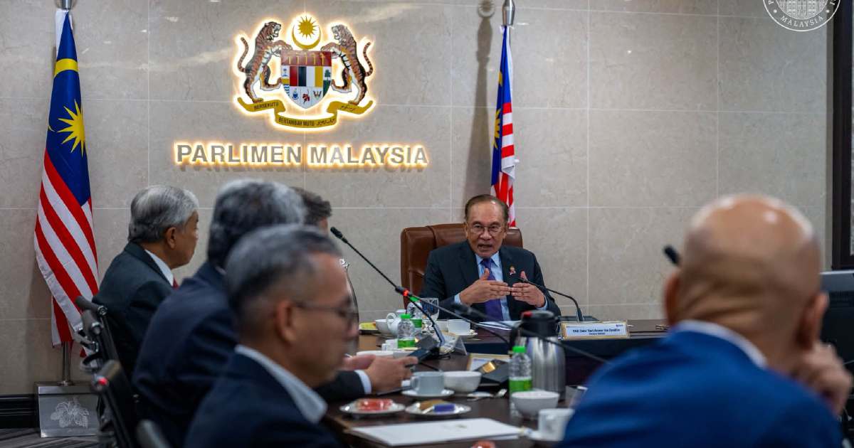PM Anwar directs ministries to support manufacturers facing global supply chain strain
