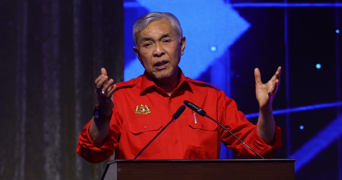 Zahid Says Anwar Has Authority to Remove BN Ministers Over Performance