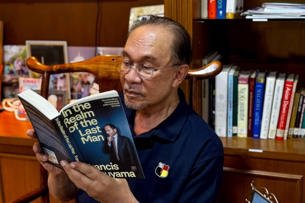 PM Anwar Returns Home After Hernia Surgery