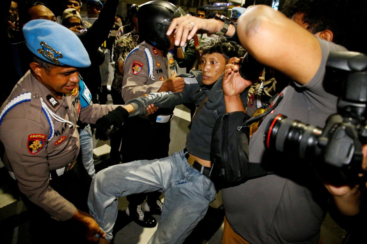 Indonesia Charges Four After Anti-Government Protest in Surabaya