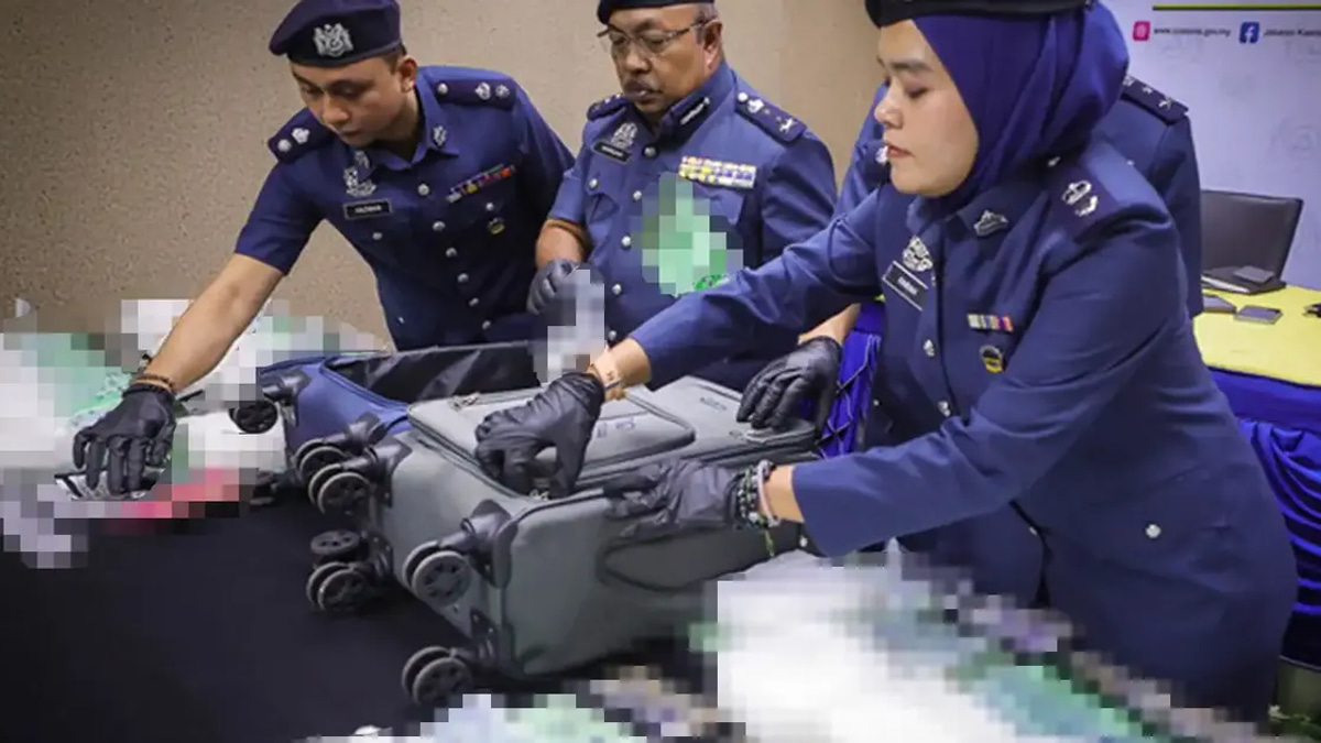 Two men arrested at Kuching airport attempting to smuggle RM1.32 million worth of drugs