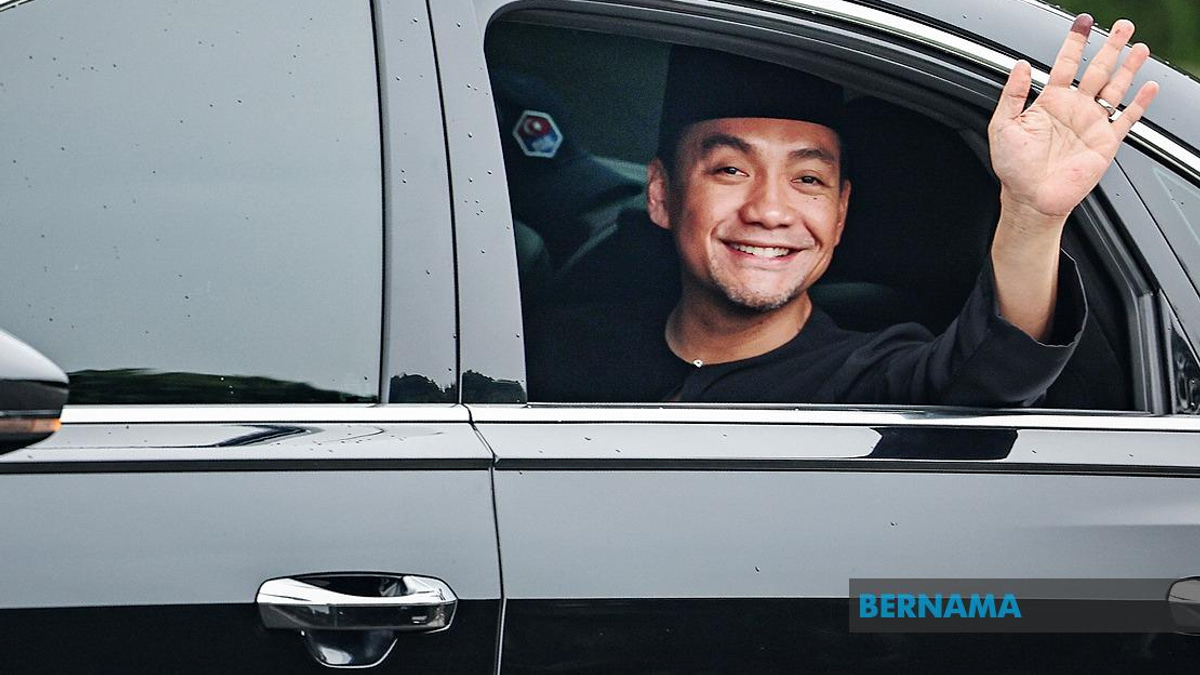 Onn Hafiz Sworn In As Johor Menteri Besar Following BN's Decisive Election Victory