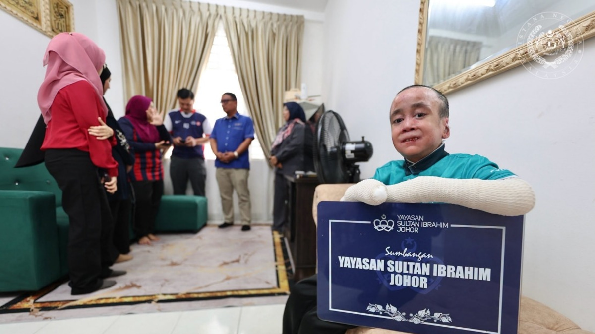 Royal Foundation Supports Teen With Rare Skin Disorder in Johor