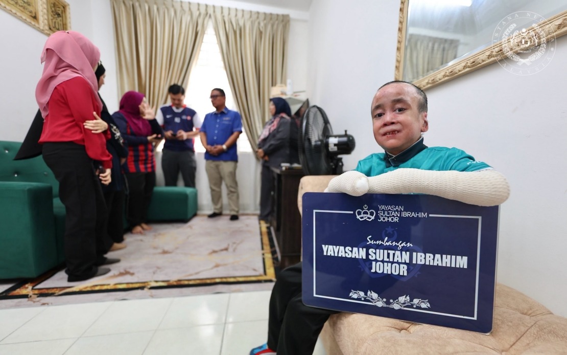 Royal Foundation Supports Teen With Rare Skin Disorder in Johor