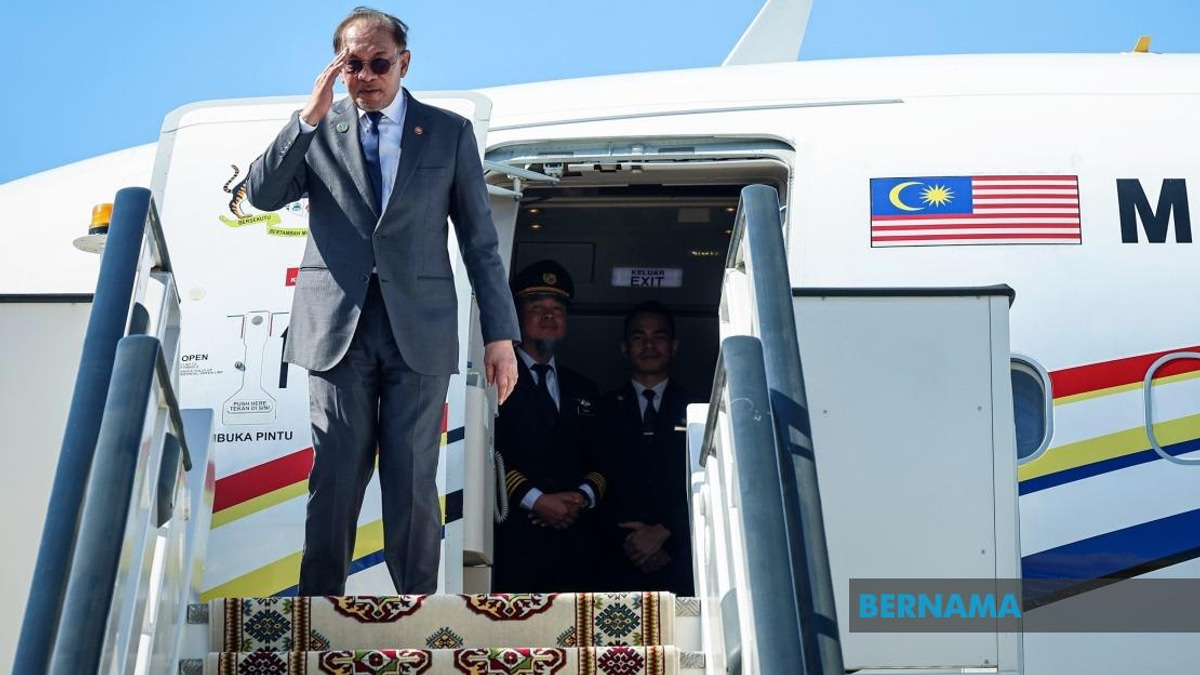 Anwar Concludes Turkmenistan Visit, Heads to Penang for Industrial Launches and Media Awards