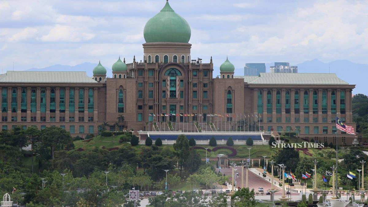 Malaysia Charts Delicate Diplomatic Course as Regional Tensions Rise