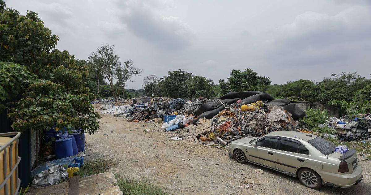 Johor Launches Task Force to Investigate Alleged Singapore Construction Waste Dumping in Pontian