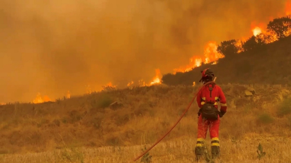 Spain Battles Largest Wildfire of Year as 12,000 Hectares Burn in Zaragoza