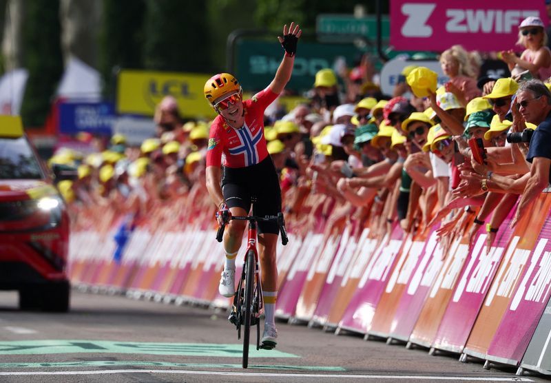Norwegian cyclist Haugset claims maiden Tour de France Femmes stage win and yellow jersey