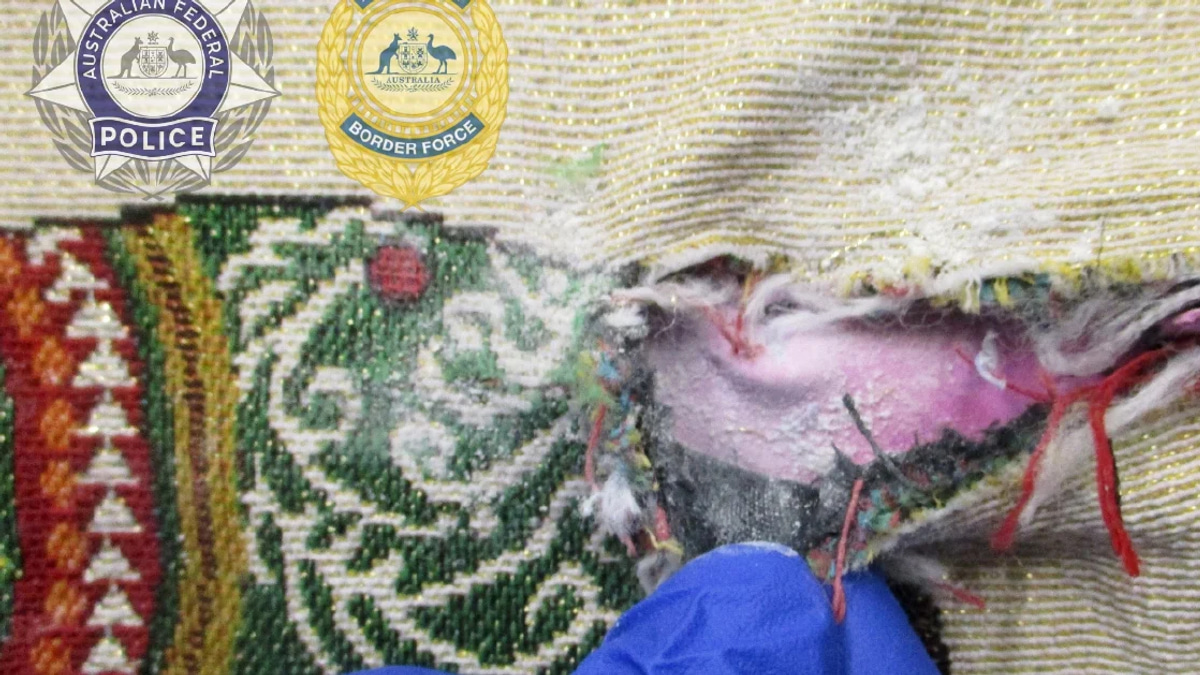 Thai Airways employee charged after heroin haul discovered at Australian border