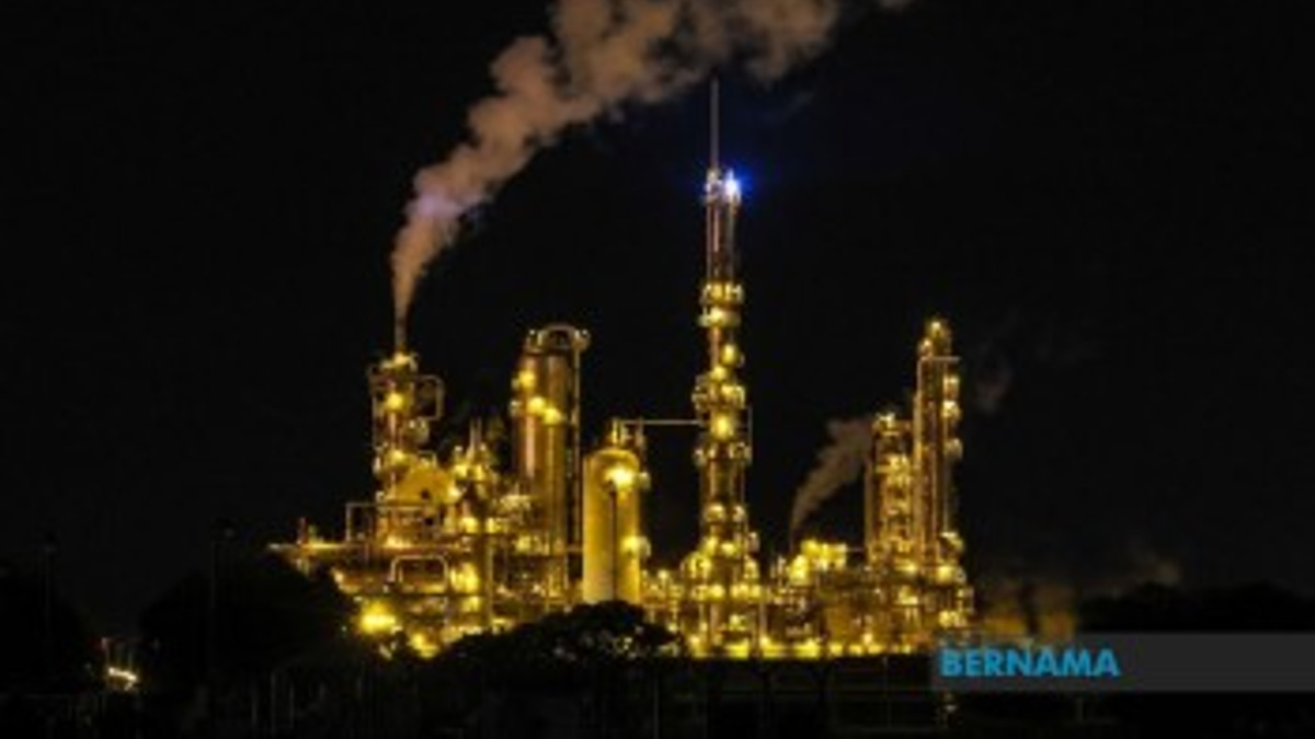 Malaysia Should Pursue Measured, Budget-Conscious Path for Oil Stockpile, Economist Advises