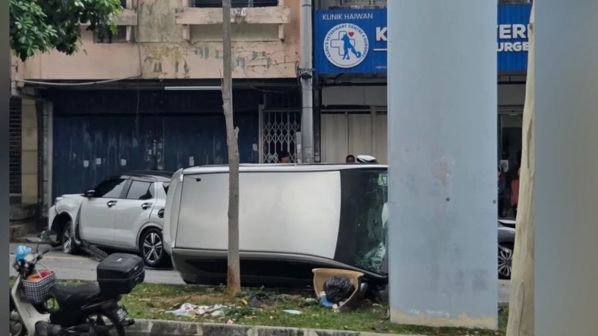 Medical Emergency Triggers Multi-Vehicle Pile-Up in Cheras