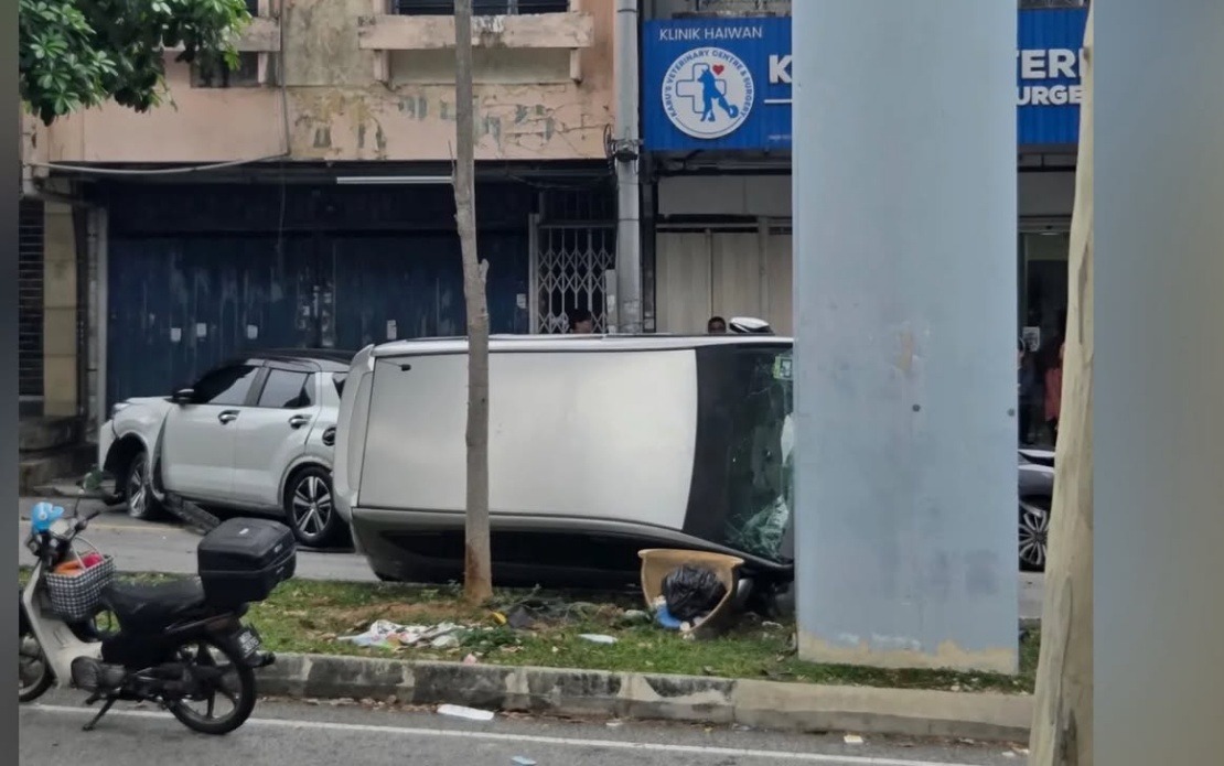 Medical Emergency Triggers Multi-Vehicle Pile-Up in Cheras
