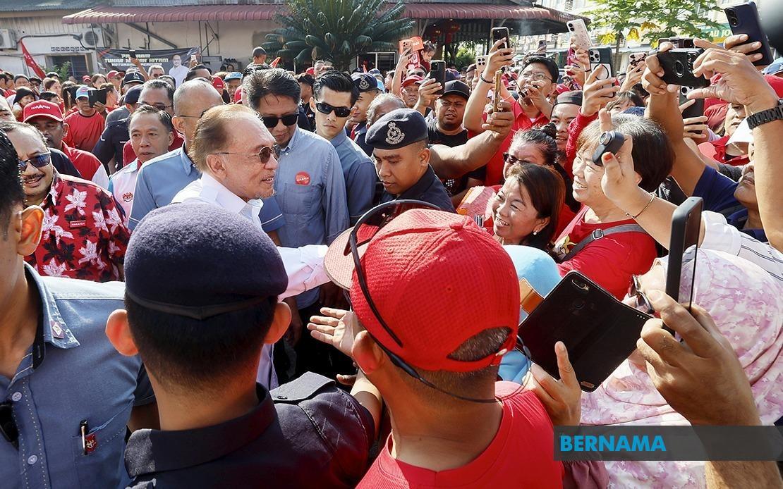 Anwar Defends Federal Government's Impartial Treatment of All States