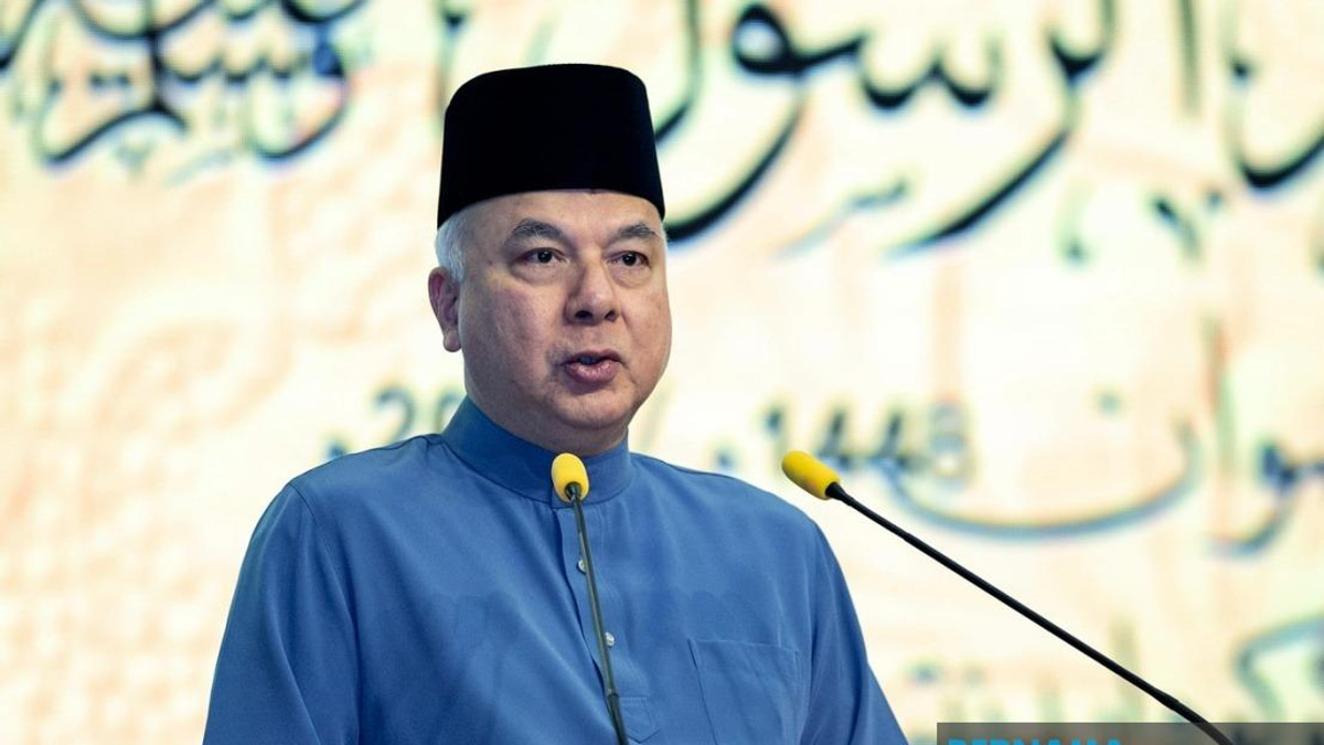 Sultan Nazrin Calls for Unified Muslim Identity Amid Political Divisions