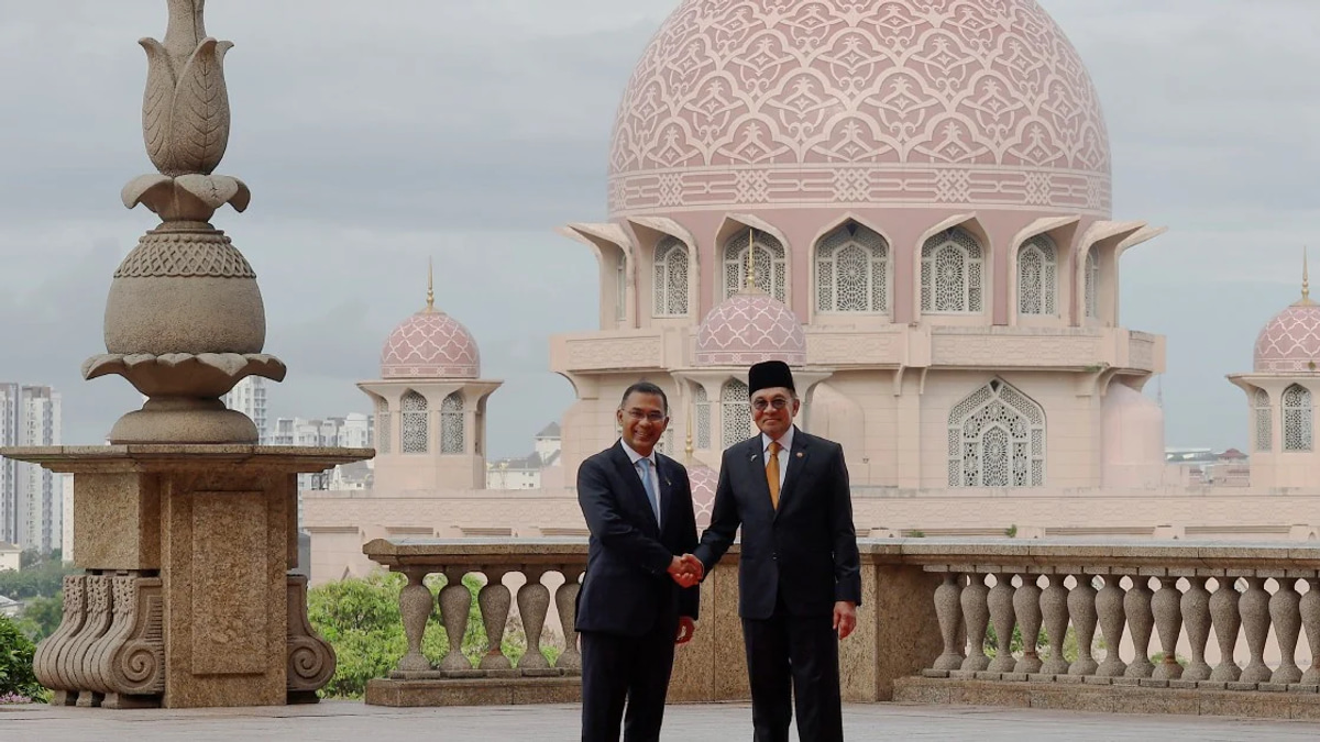 Anwar welcomes Bangladesh PM Tarique Rahman on state visit to Malaysia