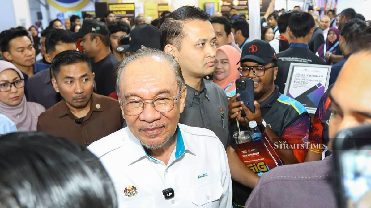 Anwar Ibrahim to Campaign in Negri Sembilan as Polls Show Close Contest