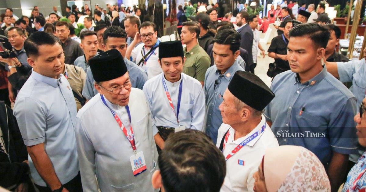 Anwar Dismisses Reports of Rift With Zahid, Reaffirms Strong Working Relationship