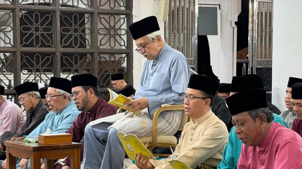 Tuanku Muhriz Presides Over Bermunajat Gathering in Kuala Pilah
