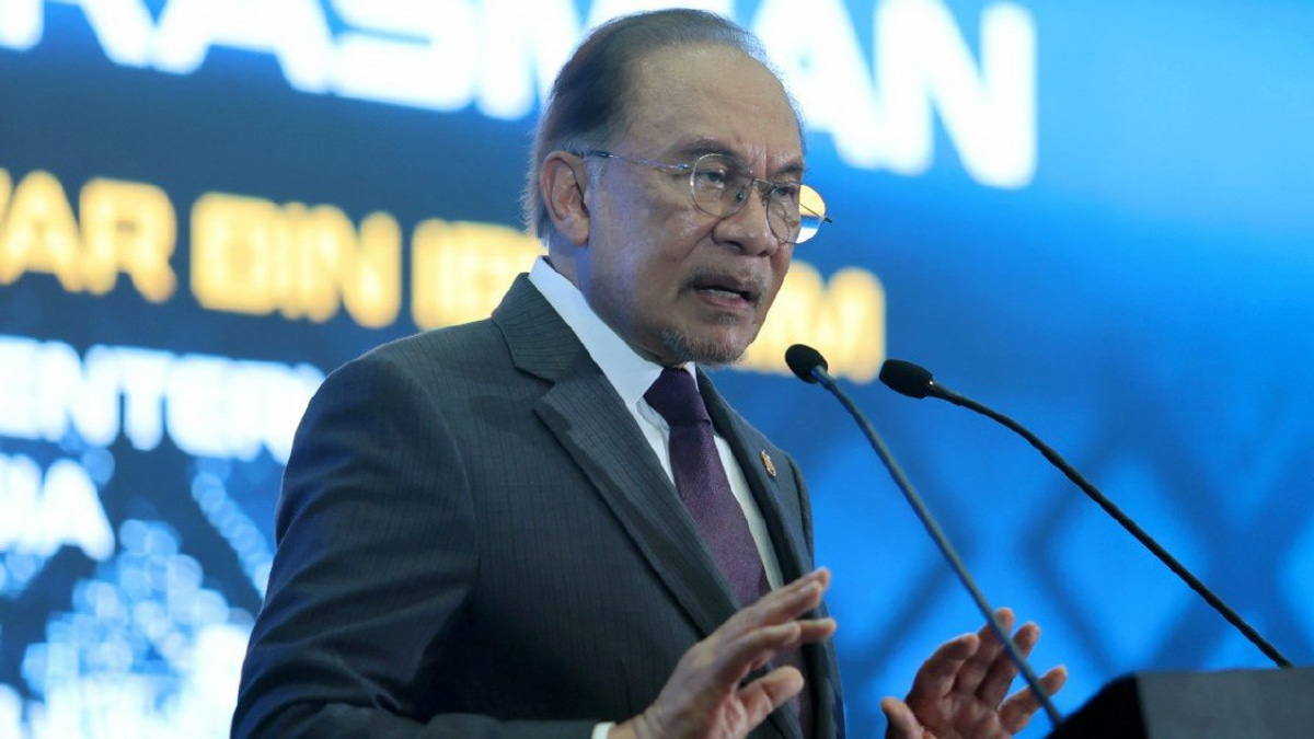 Anwar Ibrahim warns schools against concealing bullying to protect image