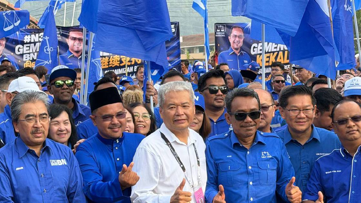 Senior Umno figures rally support for Barisan candidates at Negri Sembilan nomination
